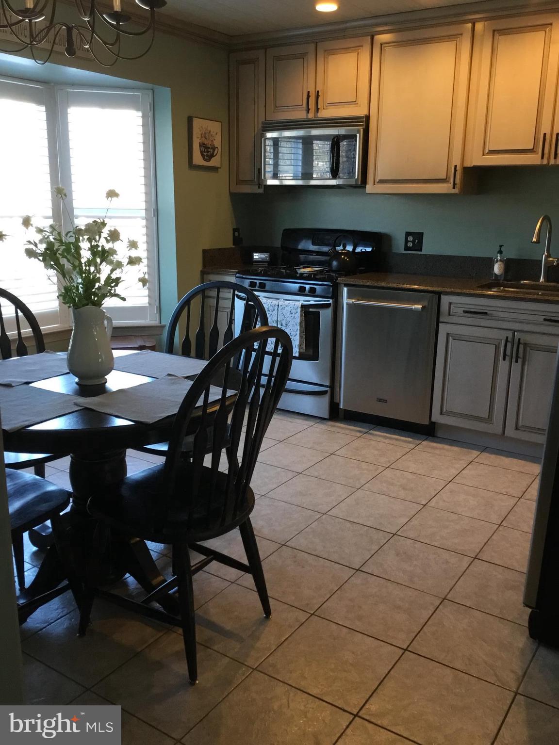 25 Powderock Place Baltimore, MD 21236 - Photo 5 of 36 Kitchen with SS appliances