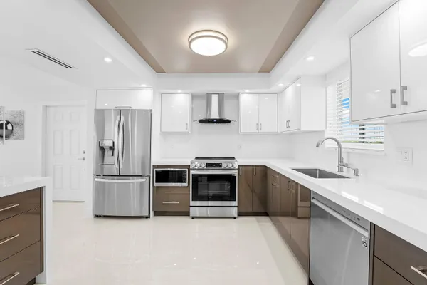 $3,900 | 301 Lake Shore Drive, Unit 411, Lake Park, FL 33403