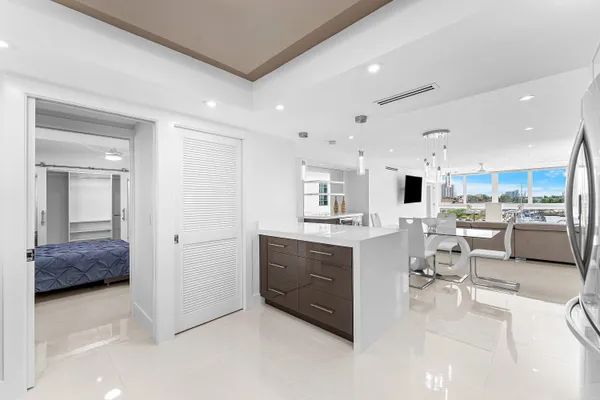 $3,900 | 301 Lake Shore Drive, Unit 411, Lake Park, FL 33403