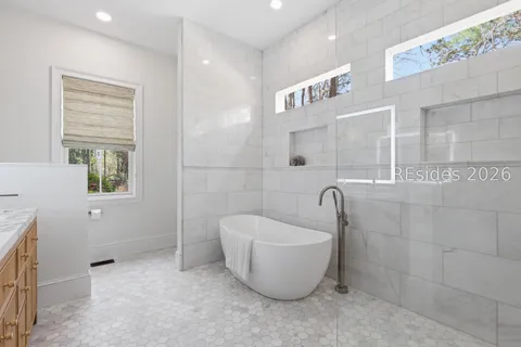 $2,400,000 | 5 Sweet Grass Lane, Bluffton, SC 29910