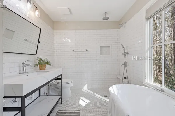 $2,400,000 | 5 Sweet Grass Lane, Bluffton, SC 29910