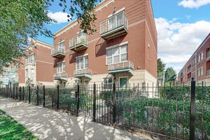 $299,999 | 1150 East 46th Street, Chicago, IL 60653
