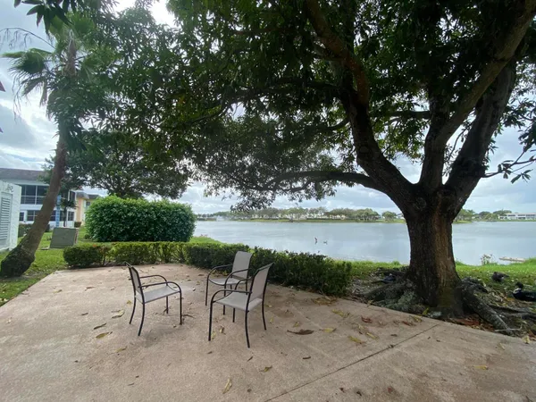$1,850 | 68 Stratford East, West Palm Beach, FL 33417