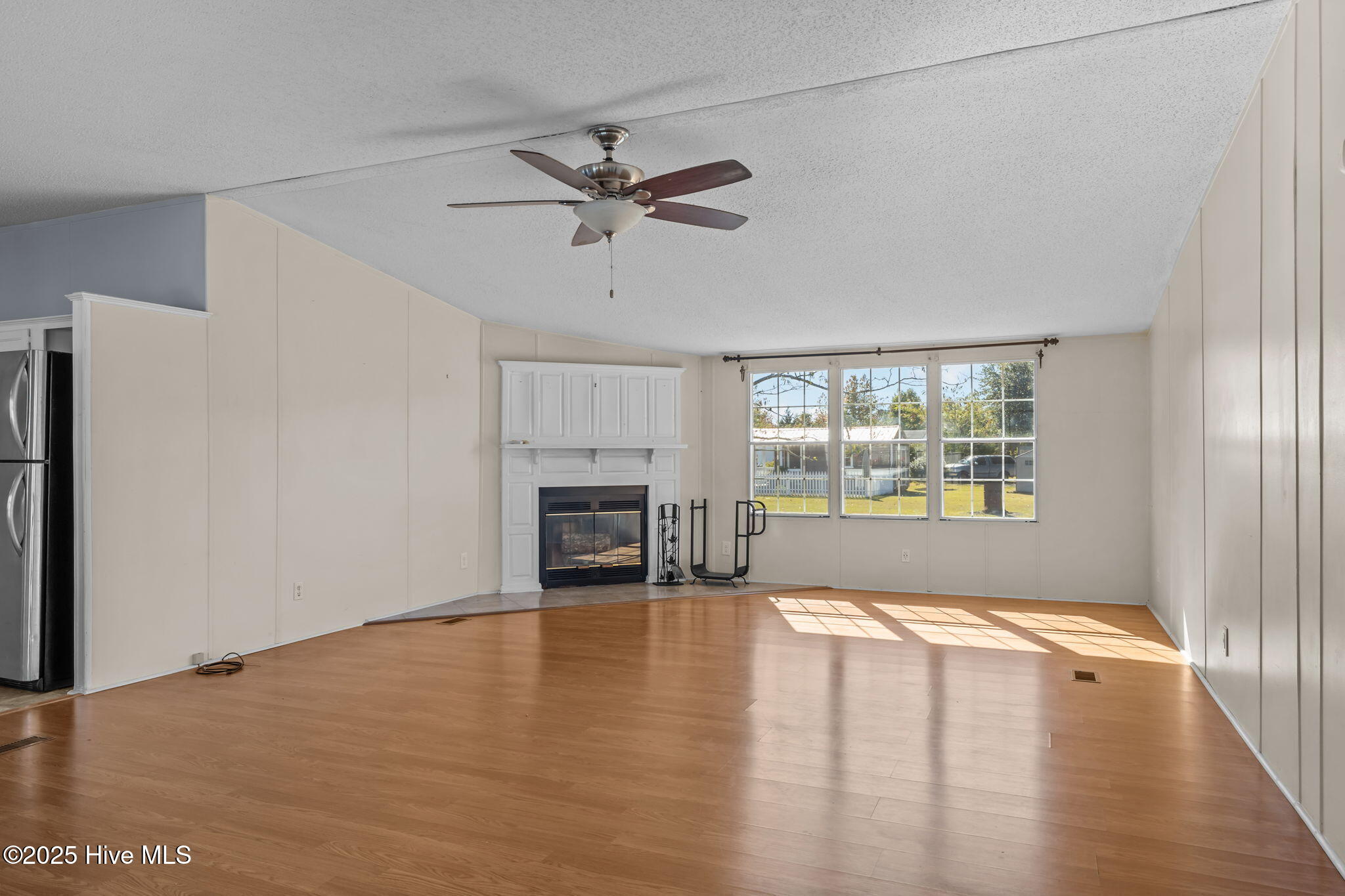 758 Wetherington Landing Road Stella, NC 28582 - Photo 10 of 49 Great room