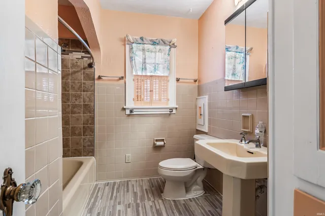 $245,000 | 4533 East Lafayette Esplanade, Fort Wayne, IN 46806