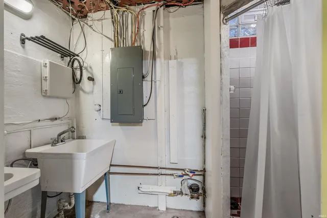 $245,000 | 4533 East Lafayette Esplanade, Fort Wayne, IN 46806