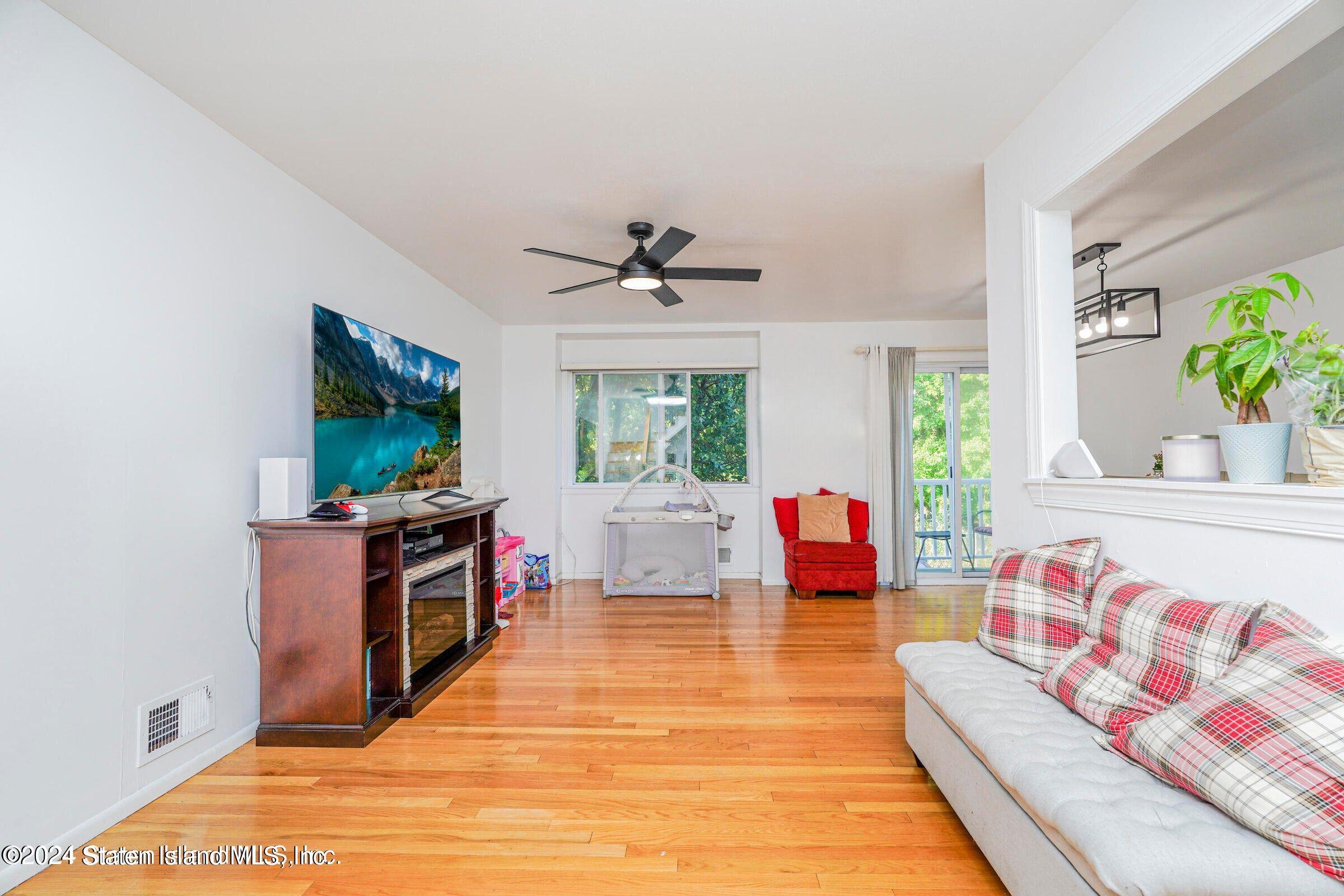 34 Sable Loop Staten Island, NY 10306 - Photo 11 of 24 11