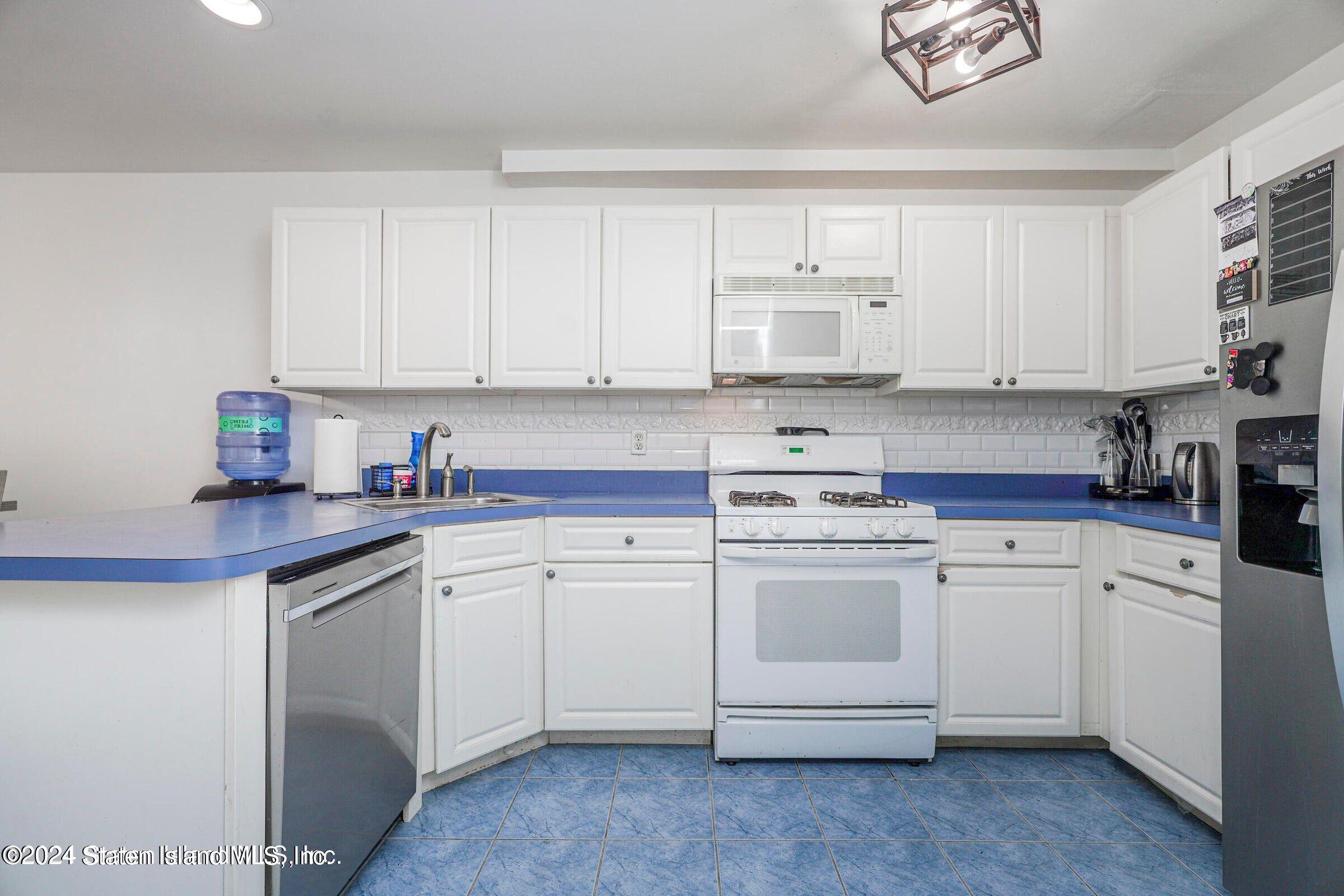 34 Sable Loop Staten Island, NY 10306 - Photo 12 of 24 12