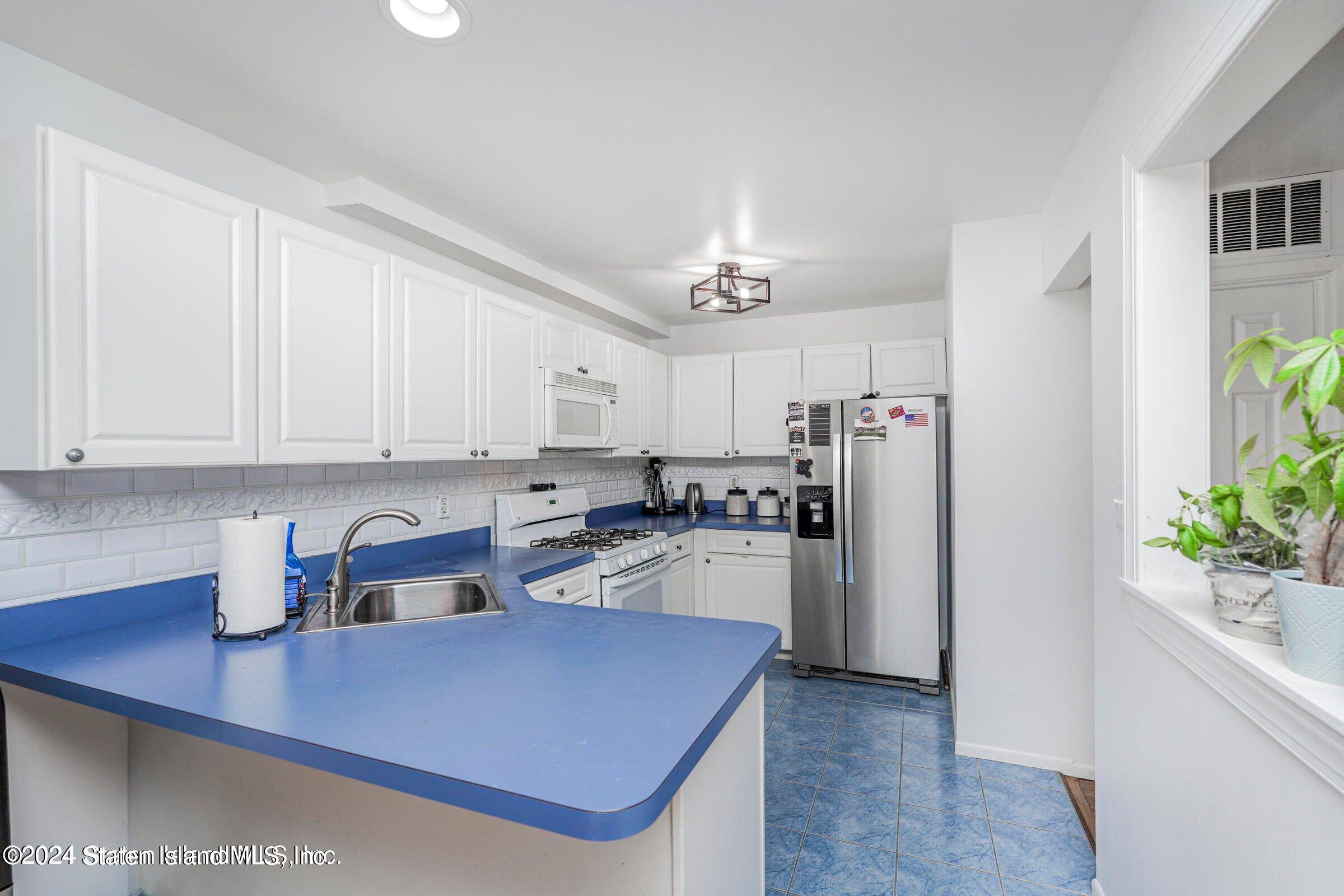 34 Sable Loop Staten Island, NY 10306 - Photo 14 of 24 14