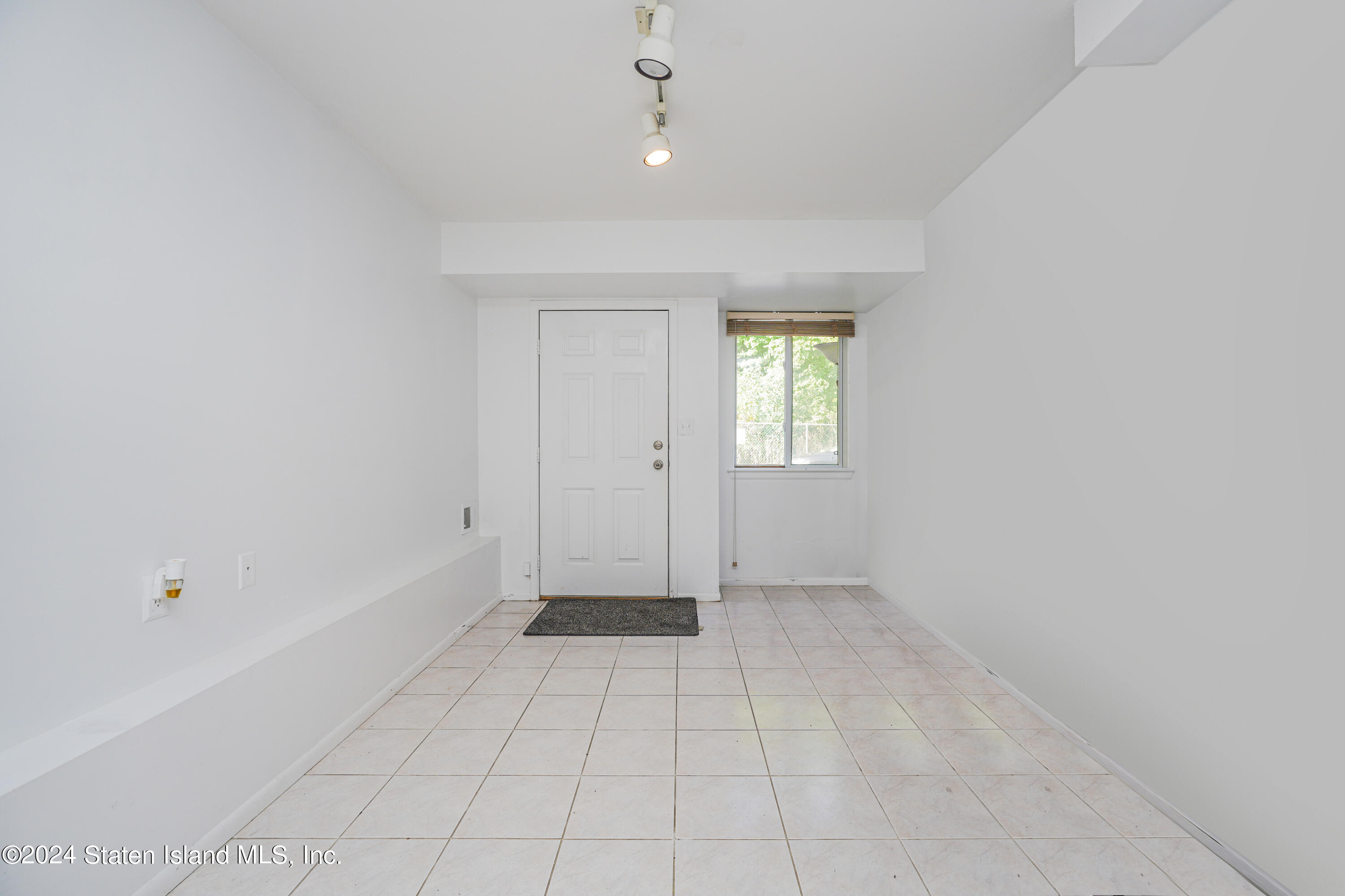 34 Sable Loop Staten Island, NY 10306 - Photo 5 of 24 5