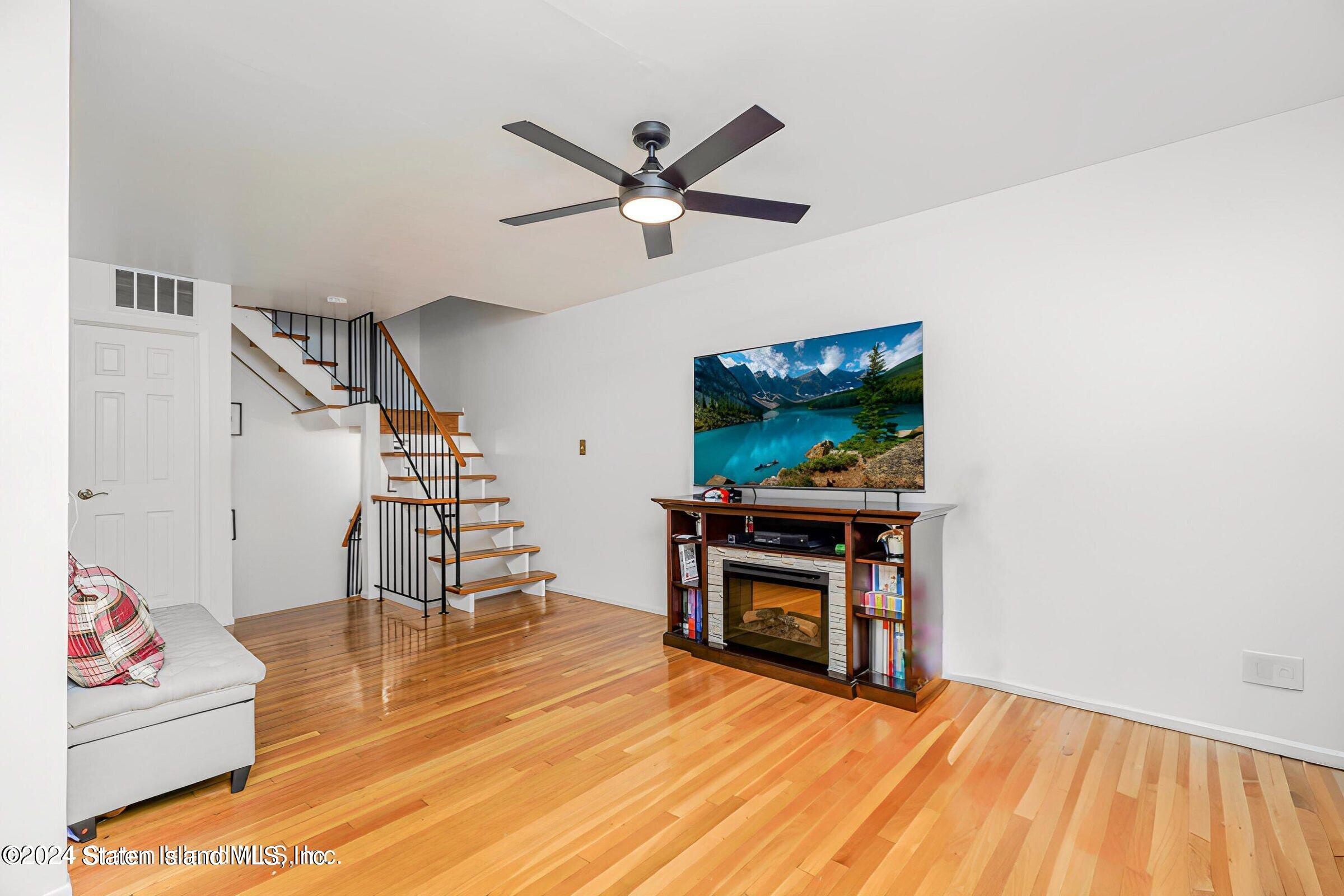 34 Sable Loop Staten Island, NY 10306 - Photo 10 of 24 10