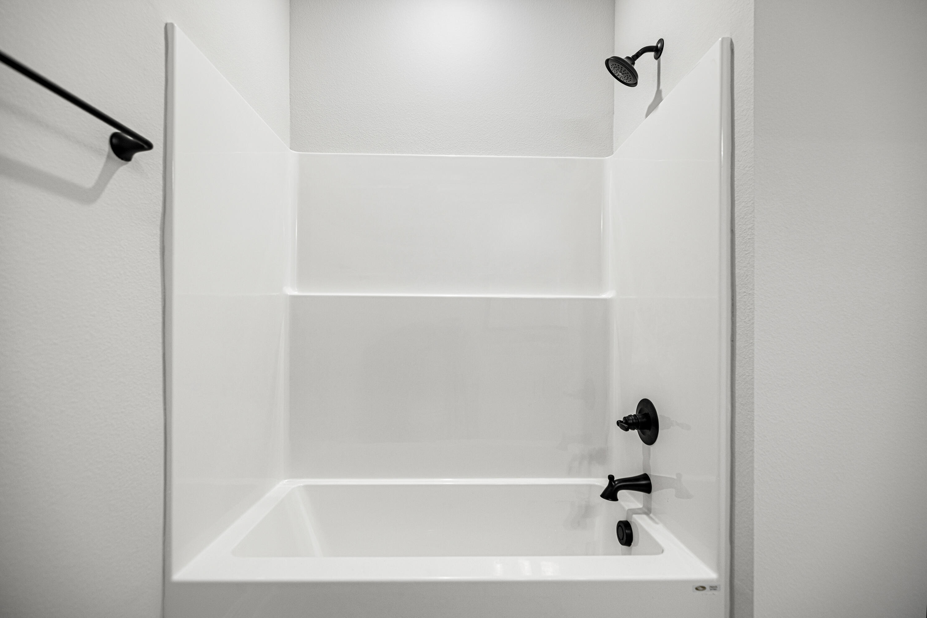 132 East Tweet Street Freeport, FL 32439 - Photo 29 of 79 a bathroom with a bathtub