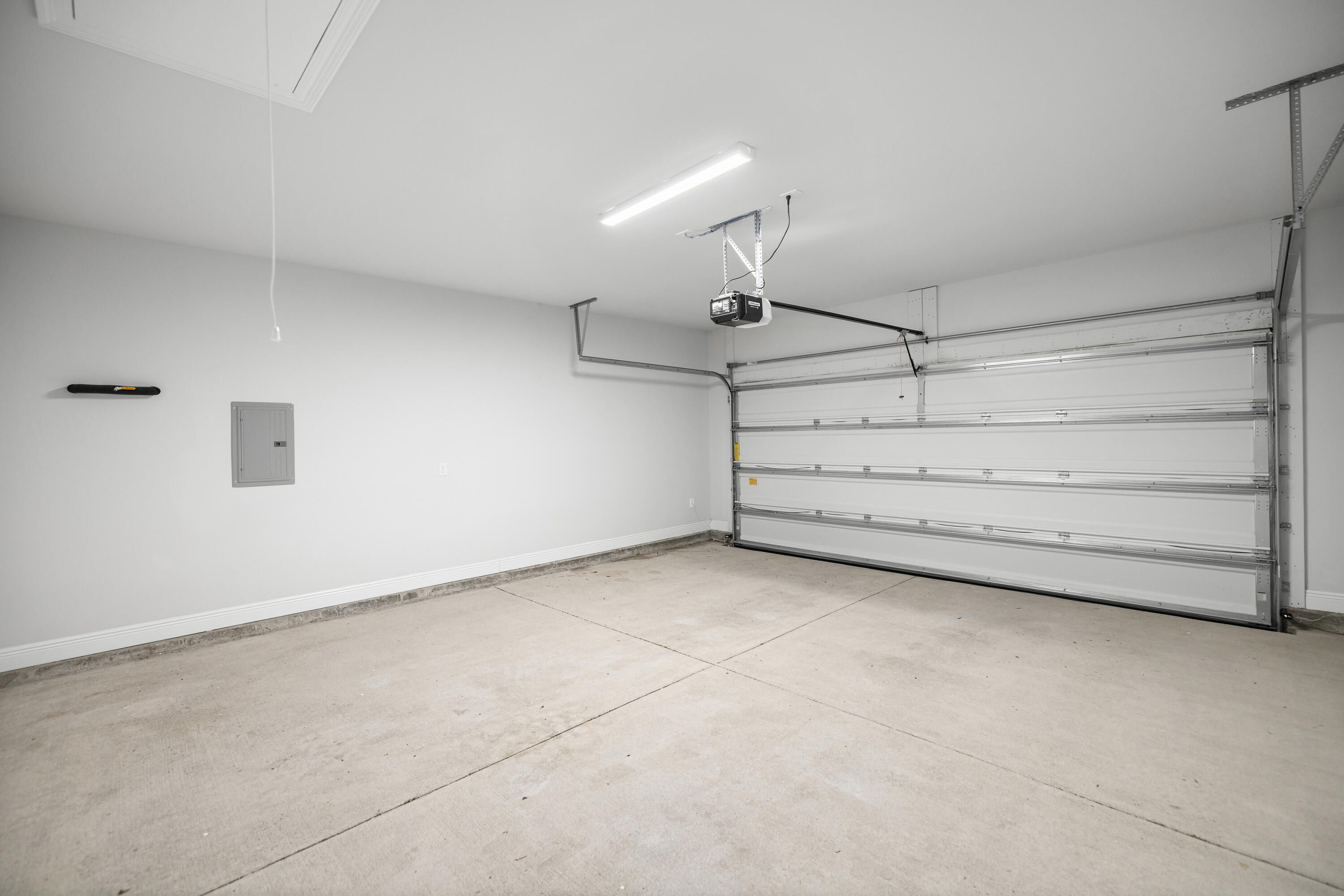 132 East Tweet Street Freeport, FL 32439 - Photo 40 of 79 a view of an empty room and a ceiling fan