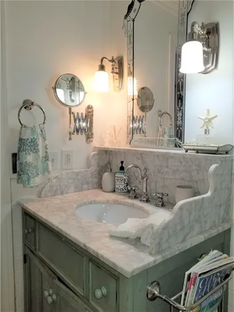$2,500 | 97 Narragansett Avenue, Unit C3, Newport, RI 02840