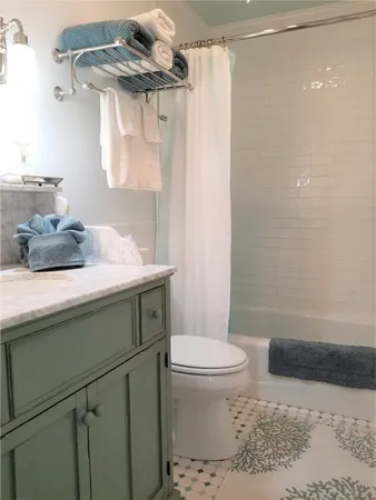 $2,500 | 97 Narragansett Avenue, Unit C3, Newport, RI 02840