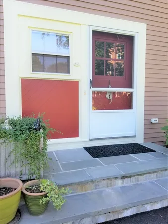 $2,500 | 97 Narragansett Avenue, Unit C3, Newport, RI 02840