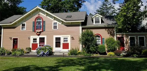 $2,500 | 97 Narragansett Avenue, Unit C3, Newport, RI 02840