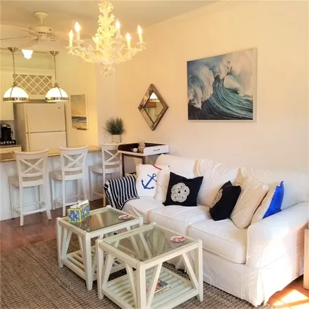 $2,500 | 97 Narragansett Avenue, Unit C3, Newport, RI 02840