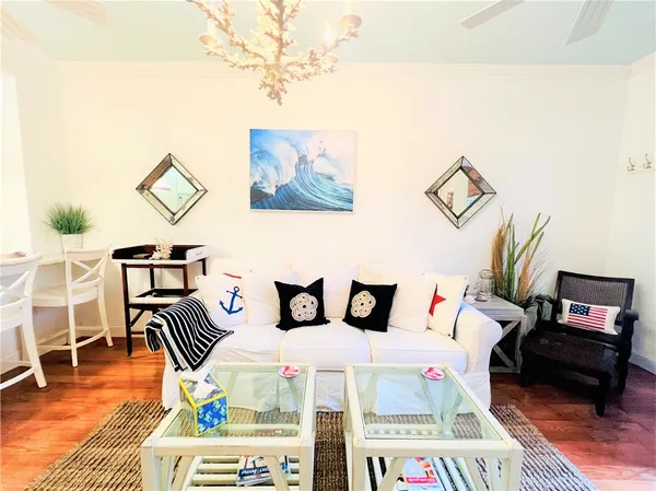 $2,500 | 97 Narragansett Avenue, Unit C3, Newport, RI 02840