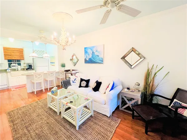 $2,500 | 97 Narragansett Avenue, Unit C3, Newport, RI 02840
