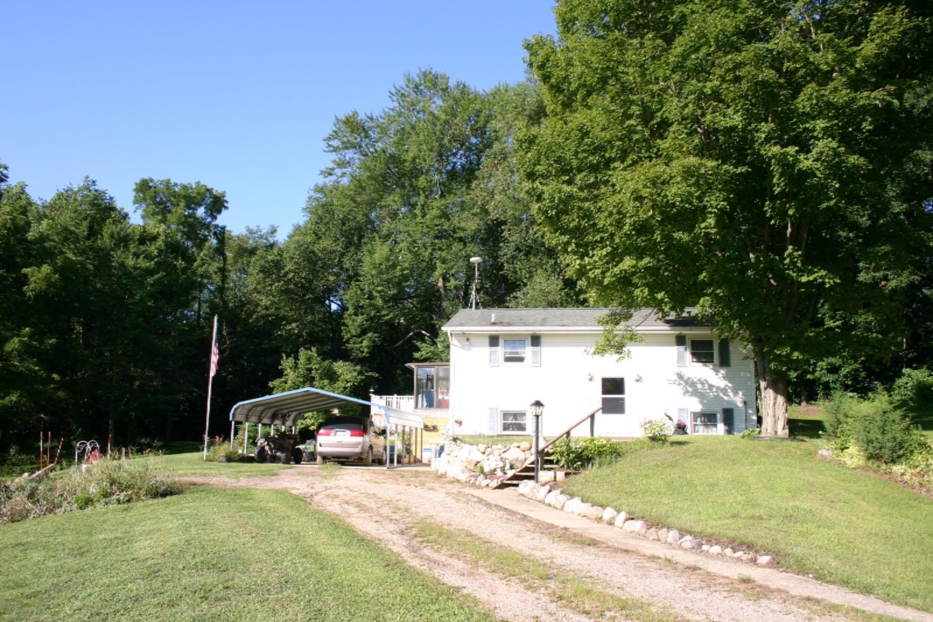4355 Waldorf Road Delton, MI 49046 - Photo 5 of 22 Outside drive