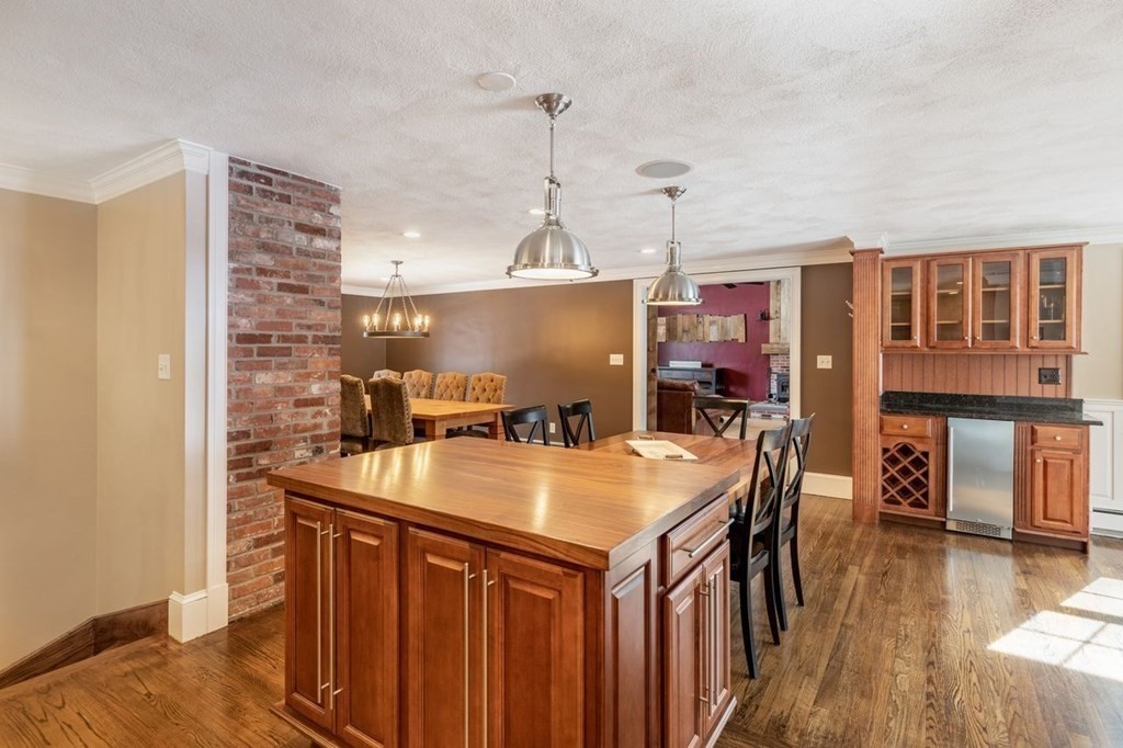 5 Juniper Road Lynnfield, MA 01940 - Photo 8 of 40 Gallery Image 8