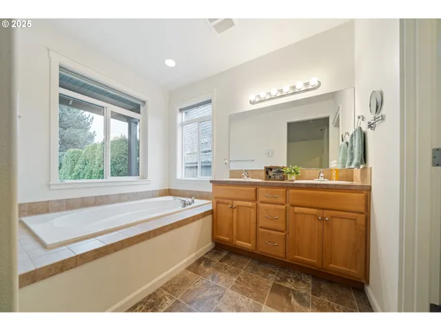 $725,000 | 10208 Northeast 160th Avenue, Vancouver, WA 98682