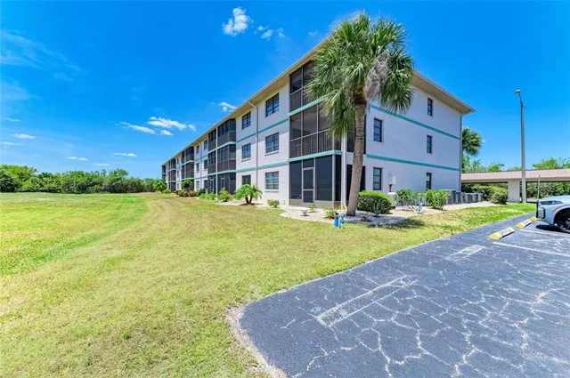 $155,000 | 175 Kings Highway, Unit 1114, Punta Gorda, FL 33983