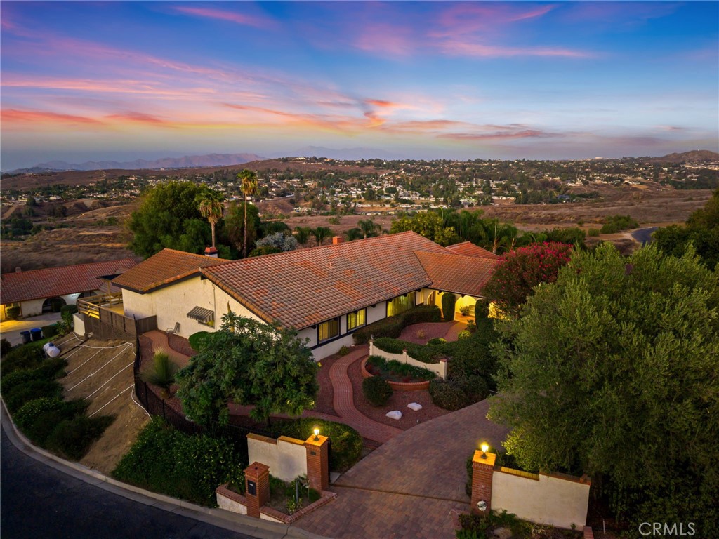 14560 Viewcrest Drive Riverside, CA 92503 - Photo 17 of 75 Gallery Image 17