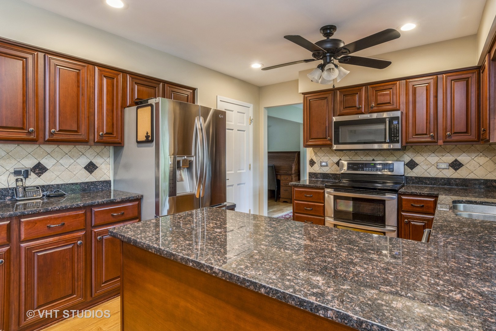 1524 East Bailey Road Naperville, IL 60565 - Photo 7 of 25