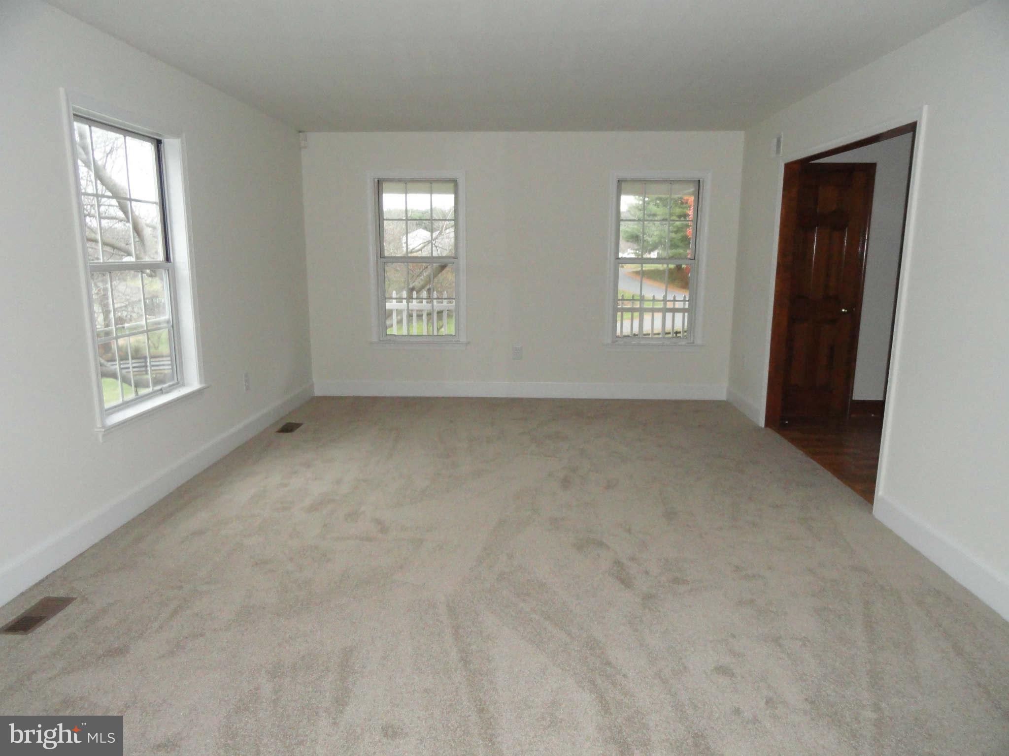 12495 Robin Road Culpeper, VA 22701 - Photo 3 of 7 Living Room