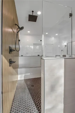 a view of a yard with a tree