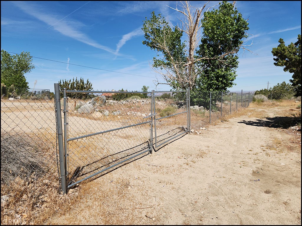 10685 Crystal Aire Road Pinon Hills, CA 92372 - Photo 37 of 47