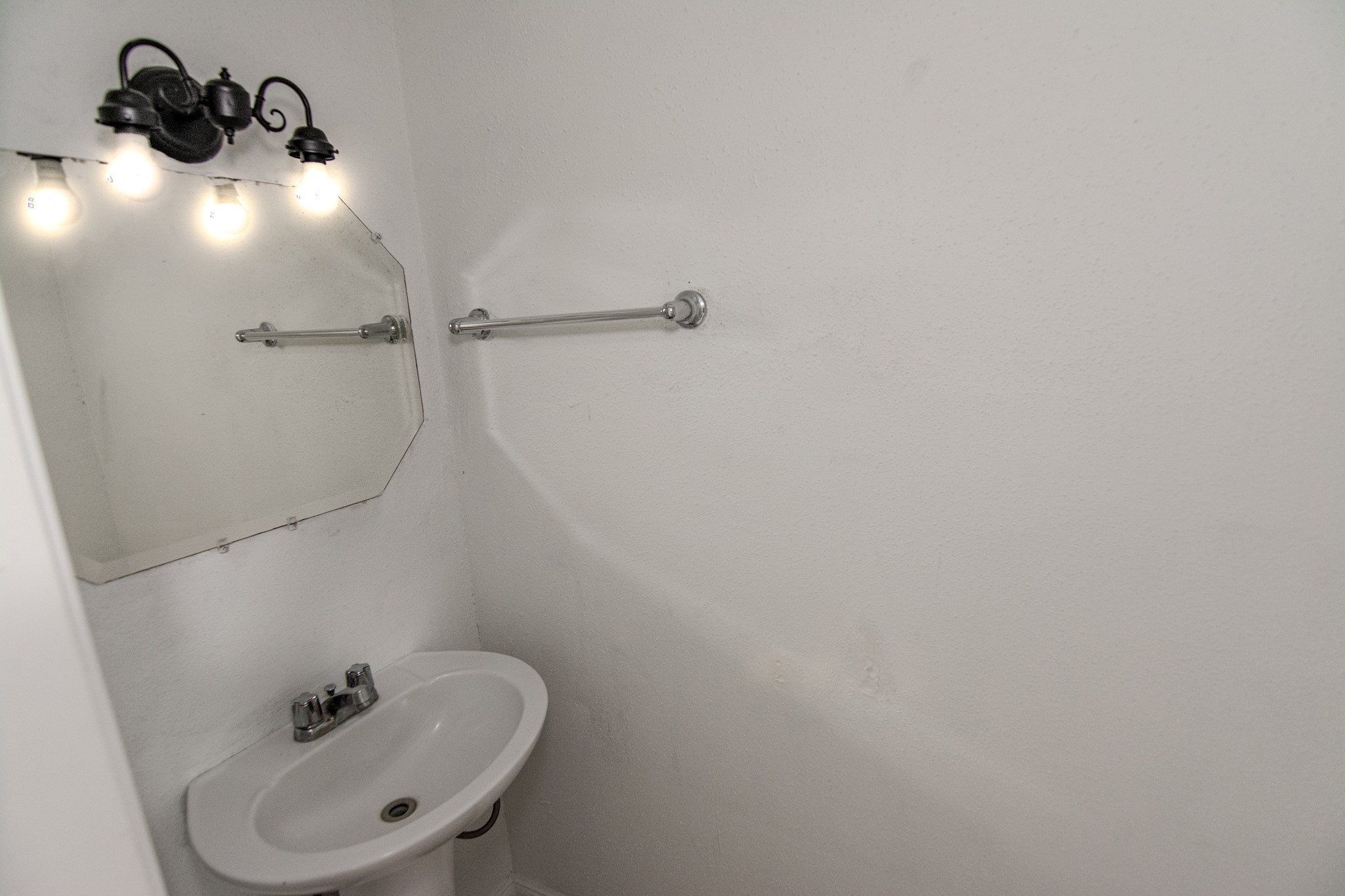 20335 Fieldtree Drive Humble, TX 77338 - Photo 9 of 22 Half Bathroom