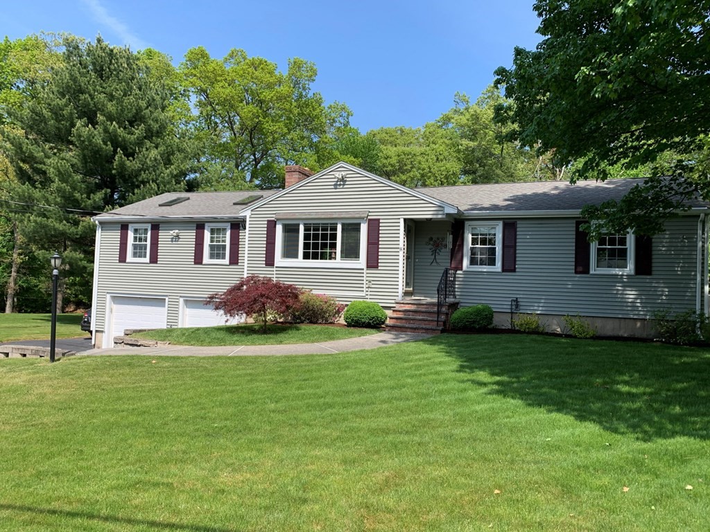 8 Country Club Road North Reading, MA 01864 - Photo 1 of 12 Gallery Image 1
