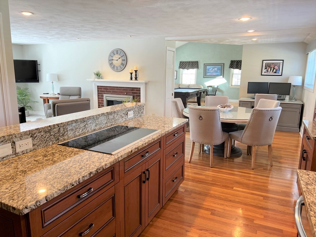 8 Country Club Road North Reading, MA 01864 - Photo 7 of 12 Gallery Image 7