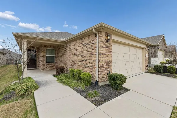$299,500 | 1005 Memorial Drive, Aubrey, TX 76227