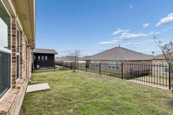 $299,500 | 1005 Memorial Drive, Aubrey, TX 76227
