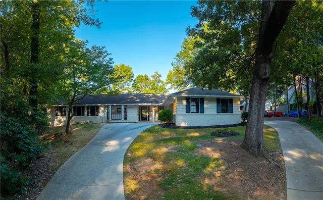 a view of a house with a yard