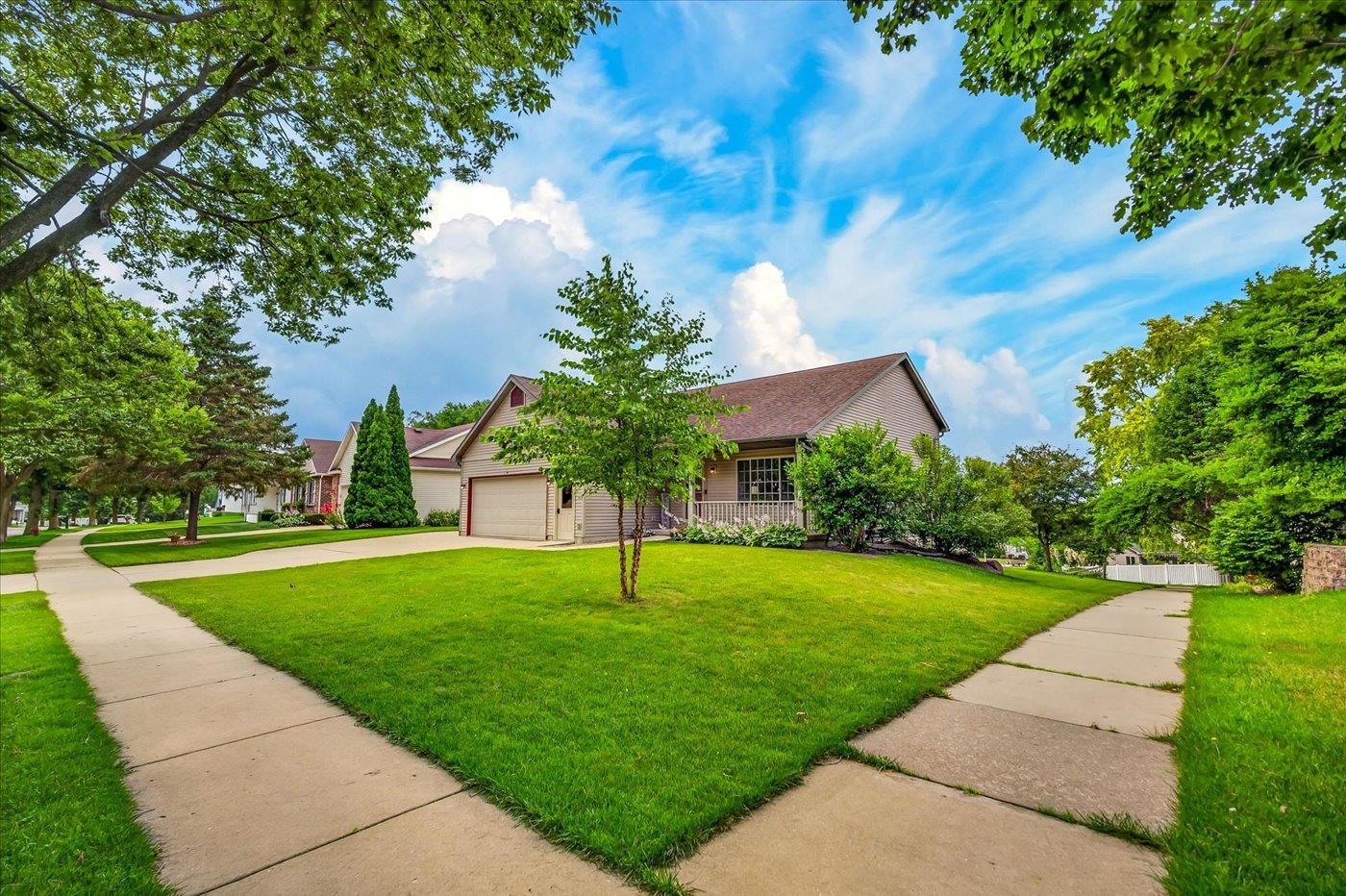 912 Vista Ridge Drive Mount Horeb, WI 53572 - Photo 5 of 54