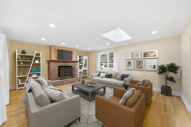 $975,000 | 5523 South Garfield Street, Hinsdale, IL 60521