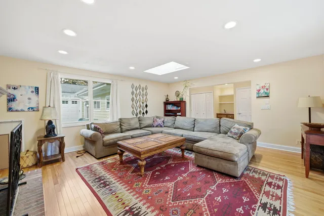 $975,000 | 5523 South Garfield Street, Hinsdale, IL 60521