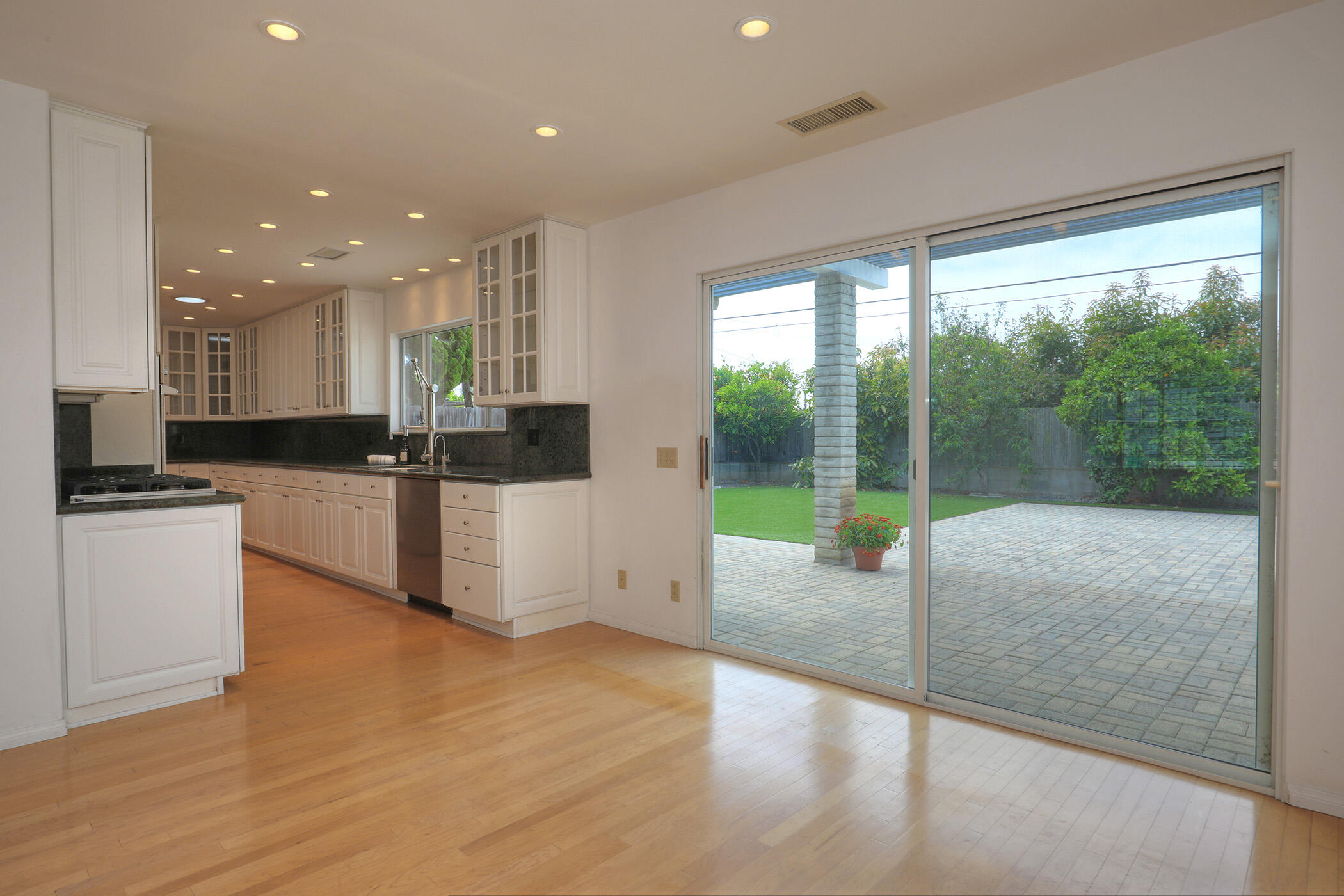 6231 Covington Way Goleta, CA 93117 - Photo 11 of 36 Dining - kitchen