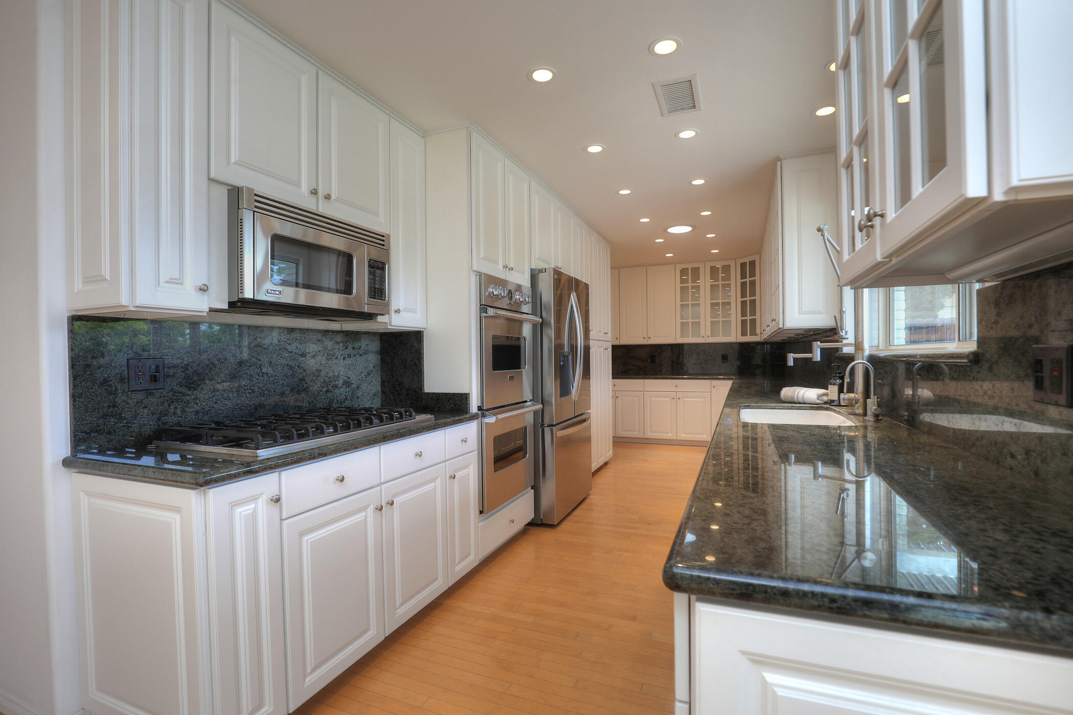 6231 Covington Way Goleta, CA 93117 - Photo 13 of 36 Kitchen