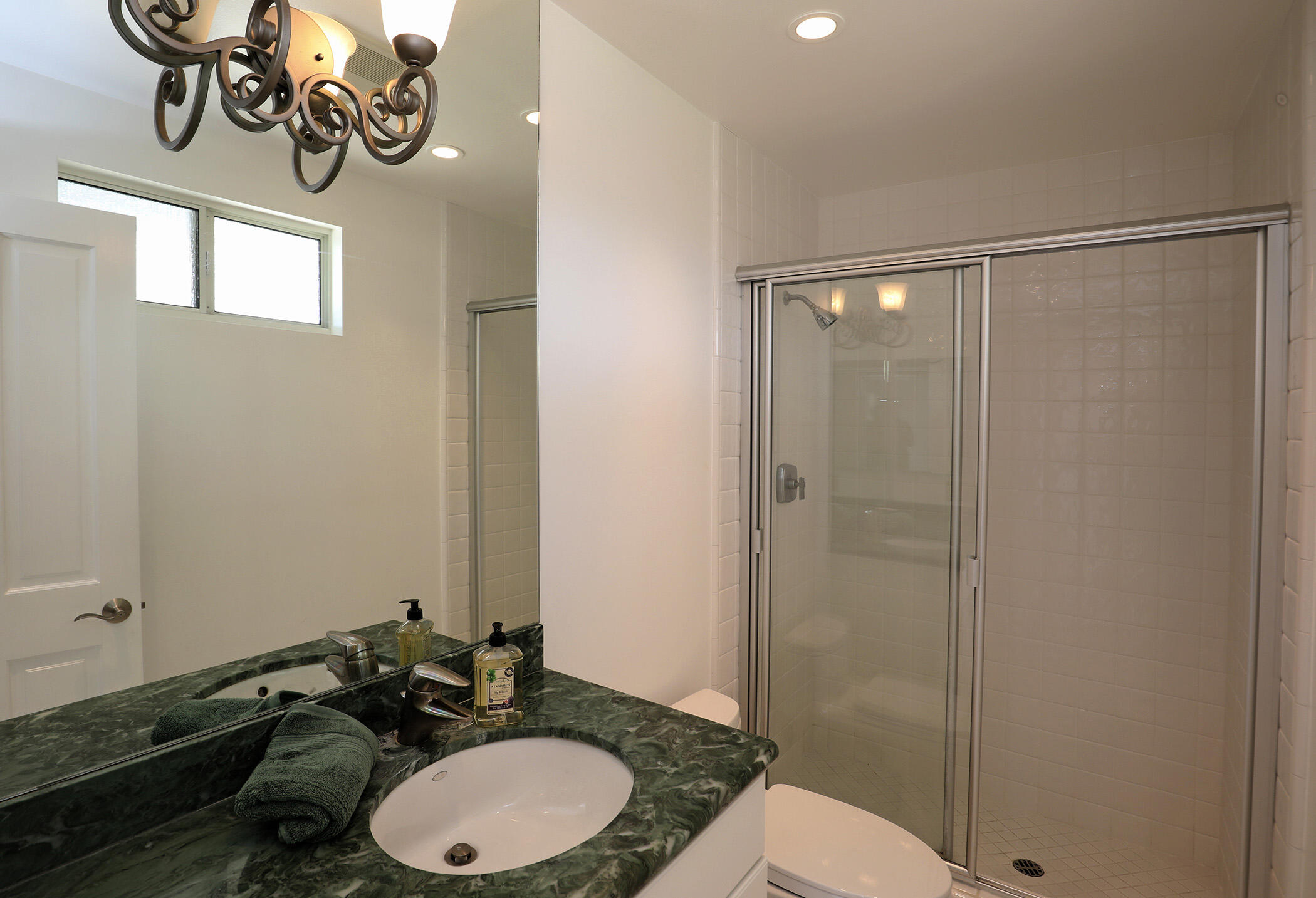 6231 Covington Way Goleta, CA 93117 - Photo 24 of 36 Primary bathroom