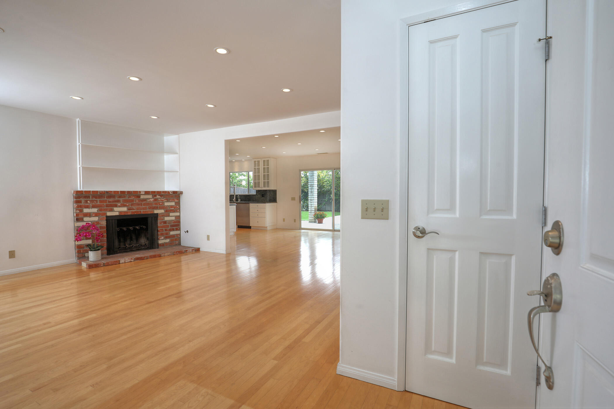 6231 Covington Way Goleta, CA 93117 - Photo 6 of 36 Entry