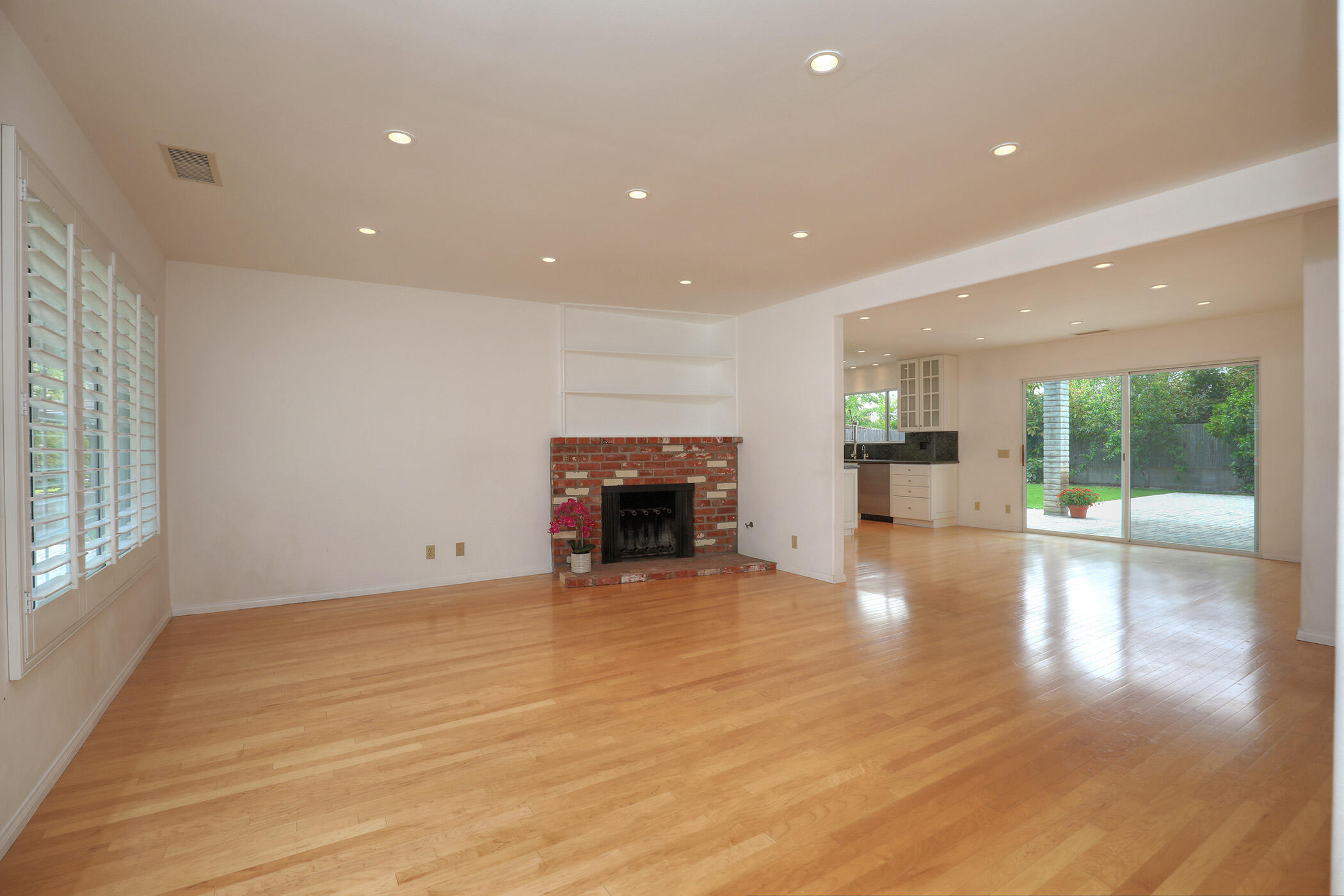 6231 Covington Way Goleta, CA 93117 - Photo 7 of 36 Living Room
