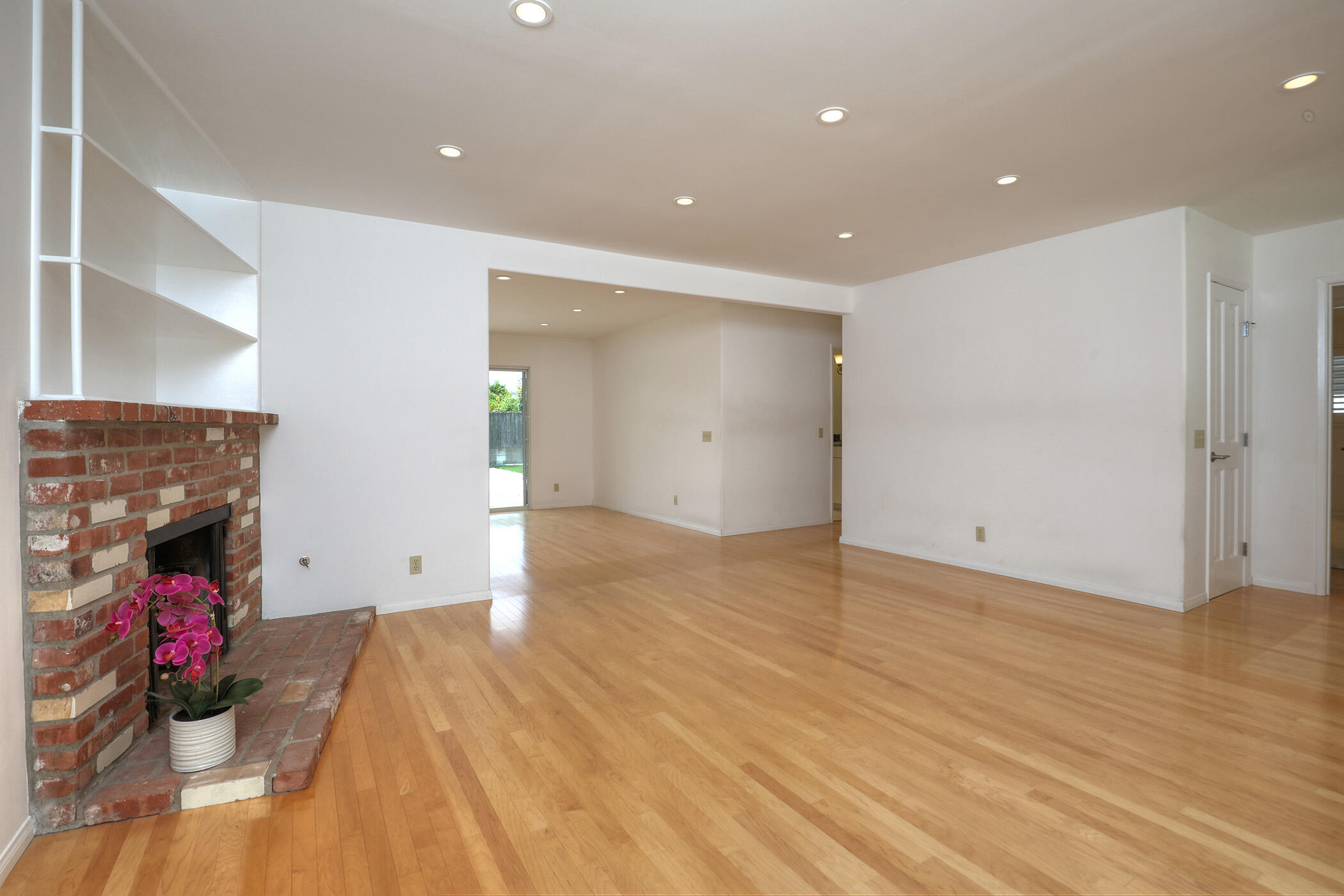 6231 Covington Way Goleta, CA 93117 - Photo 8 of 36 Living Room