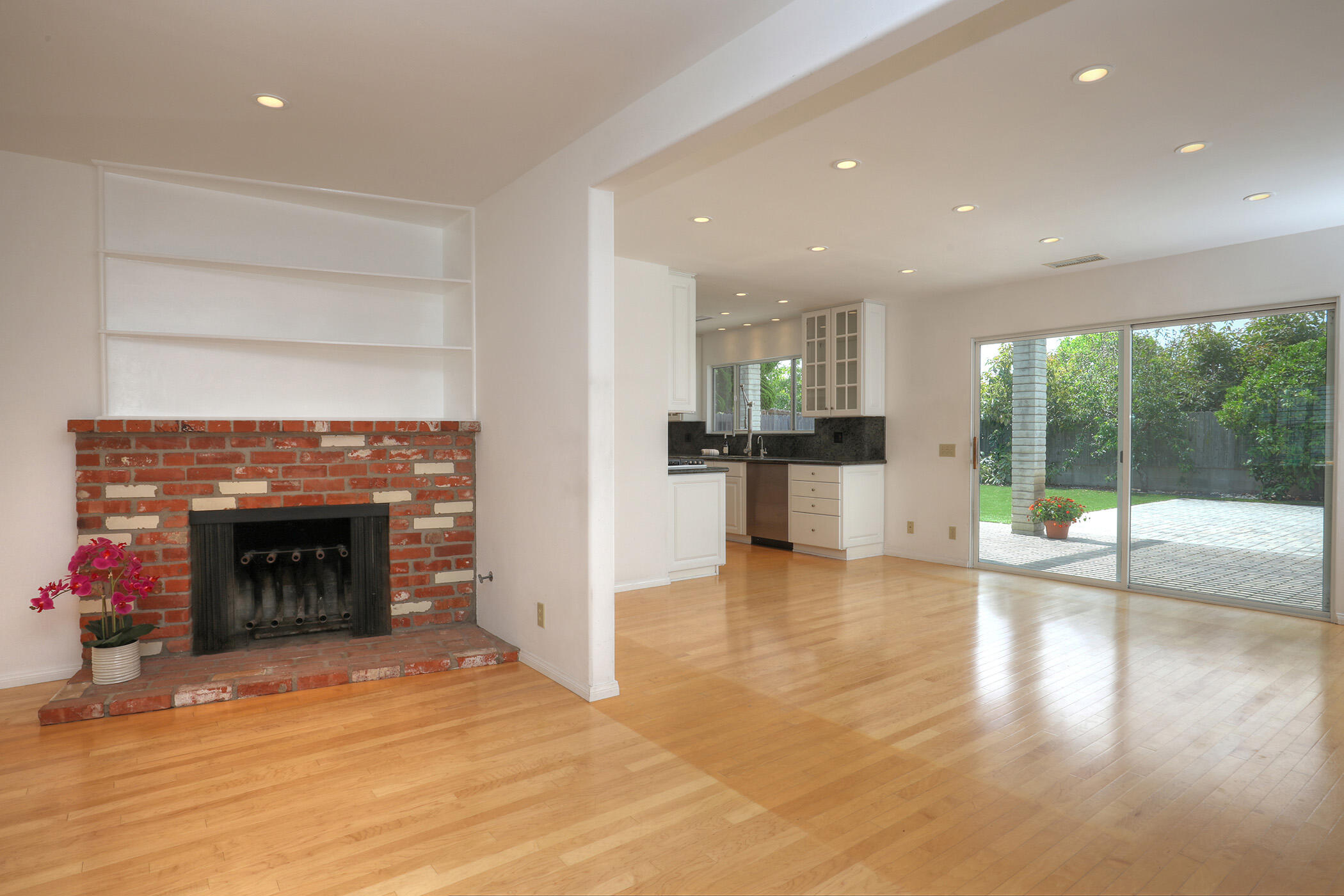 6231 Covington Way Goleta, CA 93117 - Photo 9 of 36 Living Room