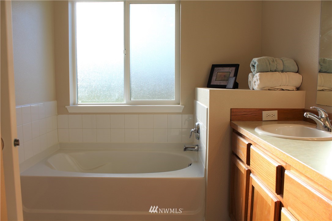 398 Elochoman Valley Road Cathlamet, WA 98612 - Photo 8 of 35 Gallery Image 8